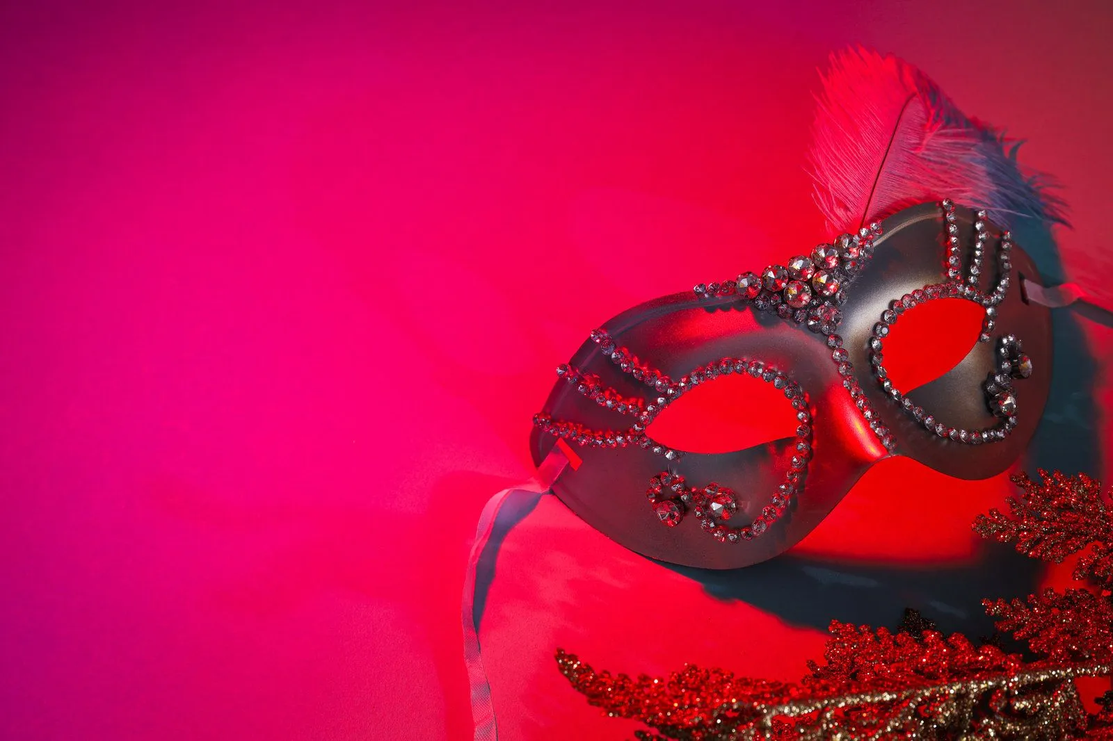 Mask & Wine: Yaratıcı Maske Boyama Workshop