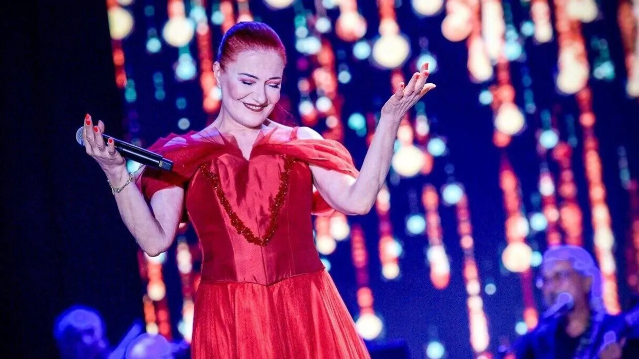 Candan Erçetin- Rengâhenk