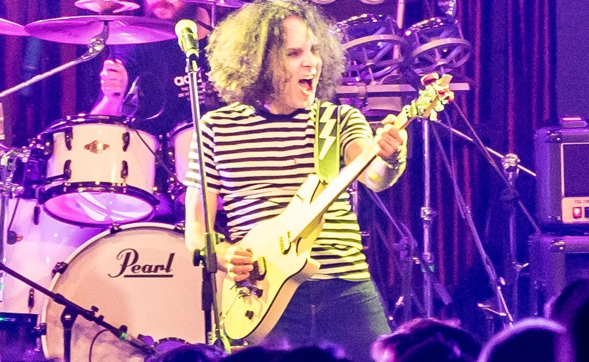 Cingi Performs Queen