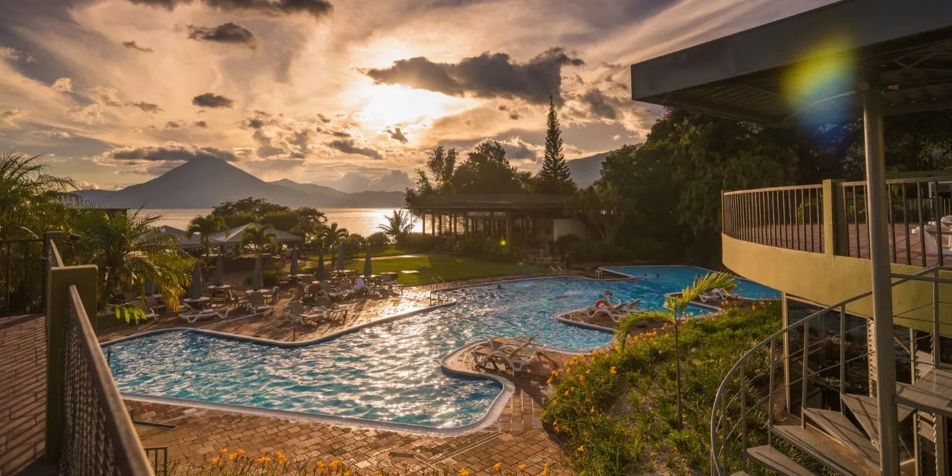 Del Lago Hotel - cover