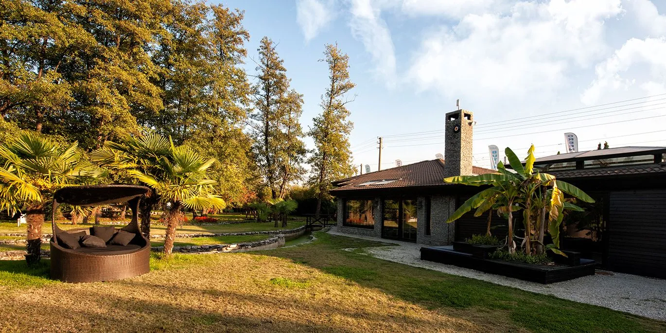 Green Blue Hotel - cover