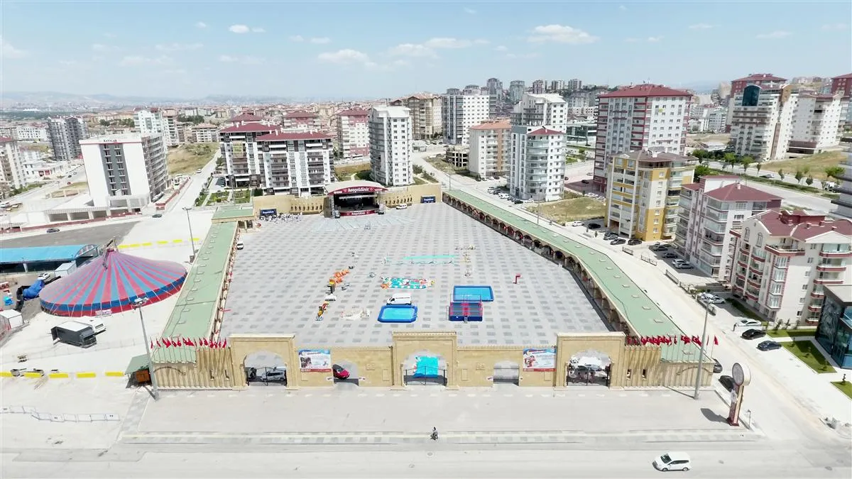 Türk Beyleri Kent Meydanı - cover