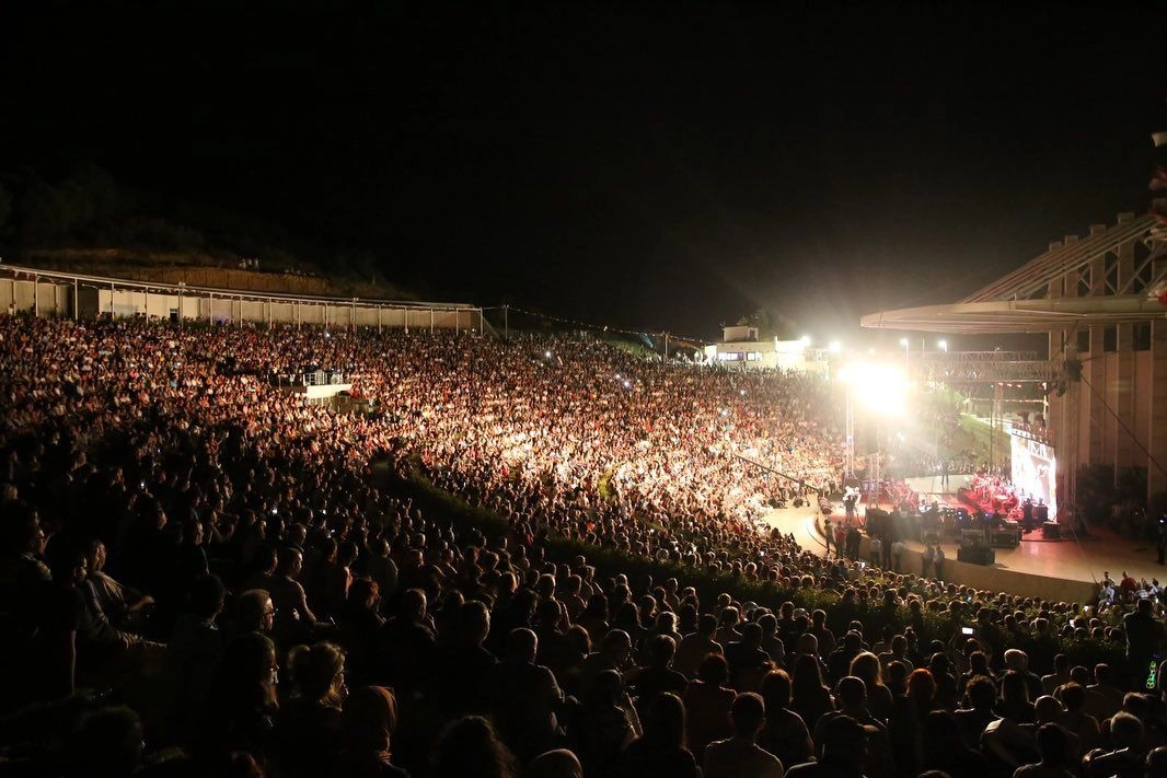 Taylıeli Amfi Tiyatro - cover