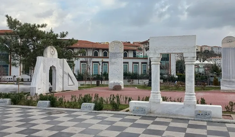 Keçiören Meydanı - cover